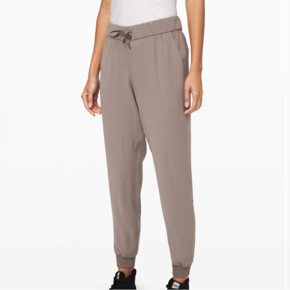 Lululemon On the Fly Jogger